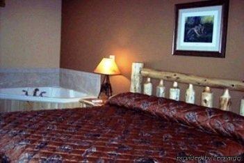 Pine Peaks Lodge & Suites Cross Lake Room photo